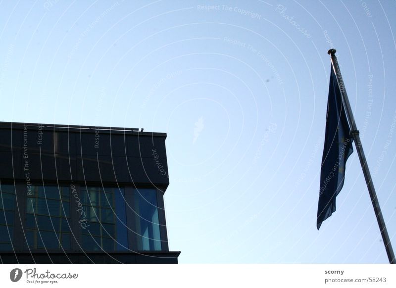 Hängende Flagge Haus Fahne Europa Himmel blau