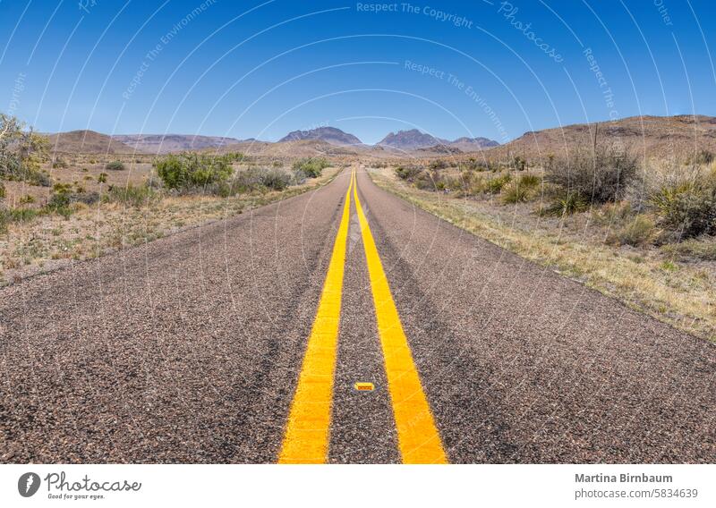 Lange gerade Straße in Texas, Backroads of Texas Landschaft Weg Asphalt weitergeben Natur Regie Fahrspur Himmel niemand Autobahn Cloud leer amerika USA reisen