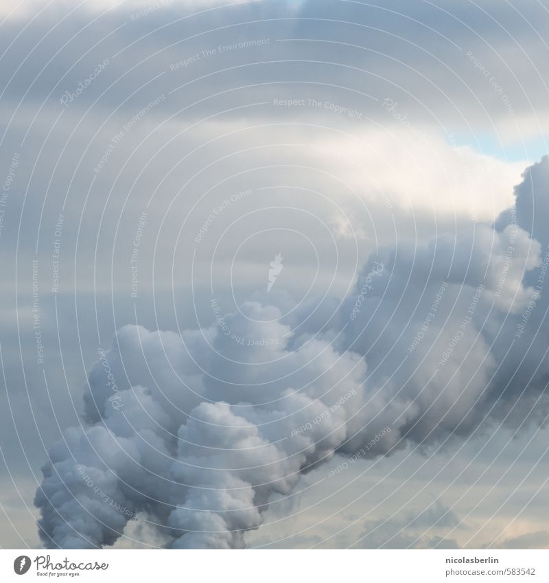 $ $ Wirtschaft Industrie Baustelle Energiewirtschaft Umwelt Himmel Wolken Klimawandel schlechtes Wetter Nebel Rauchen bedrohlich dreckig dunkel gigantisch Stadt