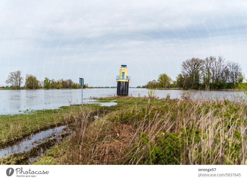 Leuchtfeuer Position 52°15'16" N - 11°43'59" E Leuchtturm Molenfeuer Elbe Fluss Schifffahrt Handelsweg Niegripper Verbindungskanal Bundeswasserstraße Einfahrt