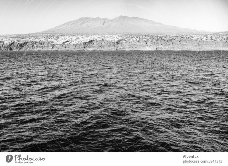 Vulkan Insel vom Atlantik aus gesehen Land in Sicht Meer Vulkaninsel Ferien & Urlaub & Reisen Wasser Außenaufnahme Berge u. Gebirge Landschaft