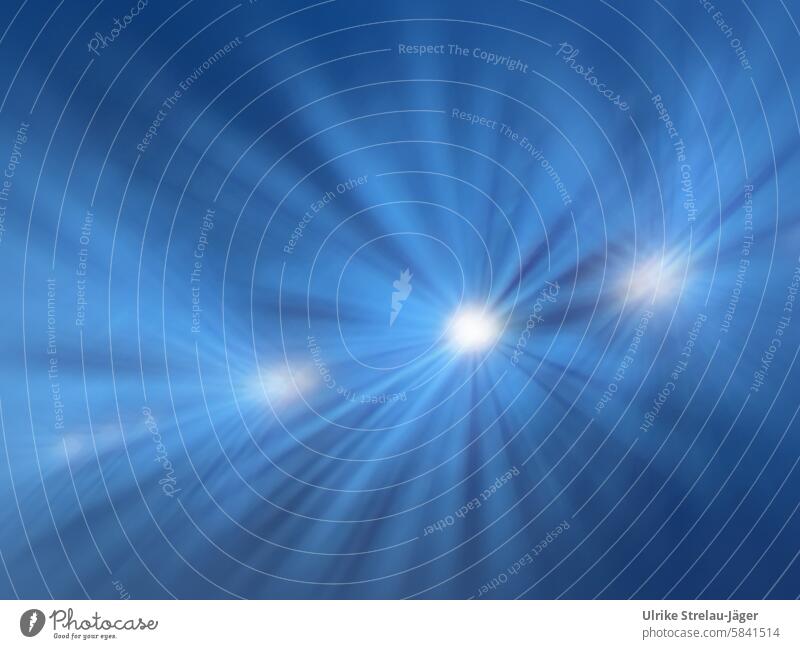 Scheinwerferlichter blau/weiß bei einer Veranstaltung Licht Lichtspiel blauweiß Lichterscheinung Kunstlicht leuchten Lichtschein Beleuchtung abstrakt