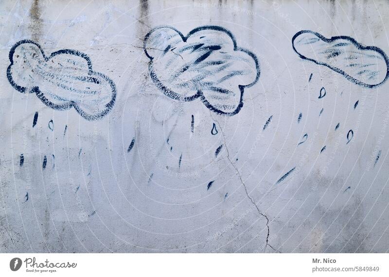 Regenwolken Wolken Gewitterwolken Kreativität Zeichnung Schriftzeichen Zeichen Wand Mauer Graffiti blau Niederschlag Regenwasser Schmiererei gemalt Wetter Klima