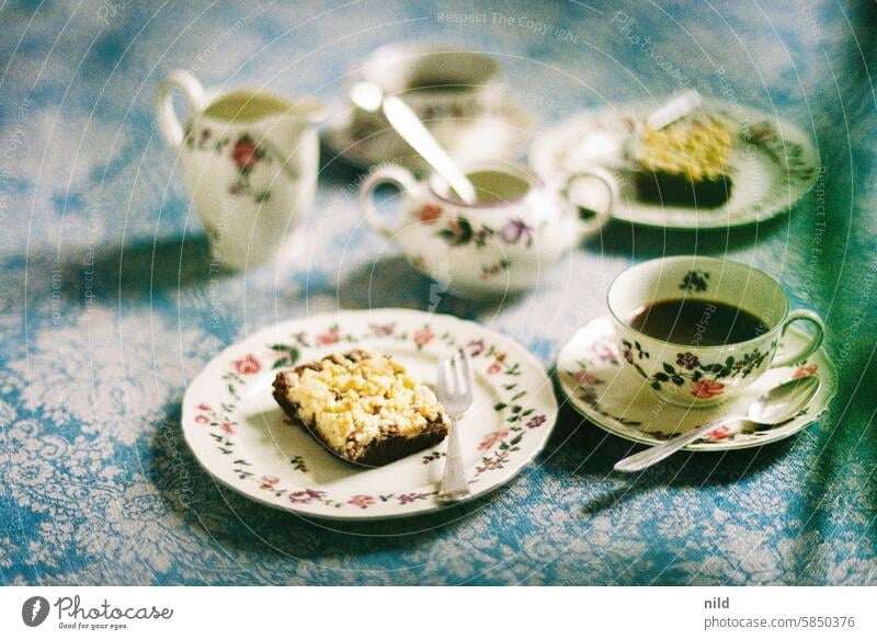 Kuchentratsch III – Streuselkuchen kaffee und kuchen Kuchengabel Kaffee Food Essen süß lecker Lebensmittel Backwaren Foodfotografie backen Süßwaren Zucker