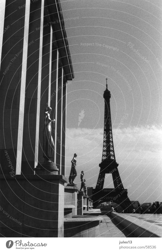 paris Tour d'Eiffel Gebäude Beton Frankreich Paris Sommer Licht Schwarzweißfoto Perspektive Außenaufnahme Architektur