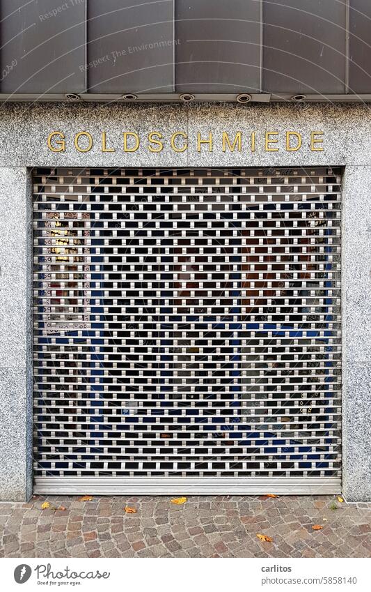 GOLDSCHMIEDE |  Drinkje bej Inkje Fake Goldschmiede Reichtum Handwerk Juwelier Schmuck Werkstatt Design Kunsthandwerker Gitter Rollgitter Rolltor Sicherheit