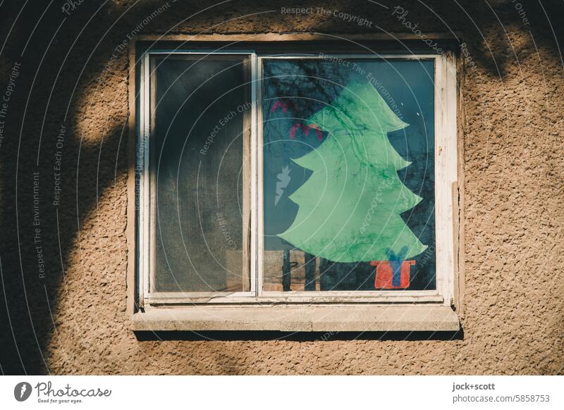 O Tannenbaum im Fensterrahmen Weihnachtsbaum Weihnachtsdekoration Weihnachten & Advent gebastelt Dekoration & Verzierung Rahmen Schatten Symbole & Metaphern