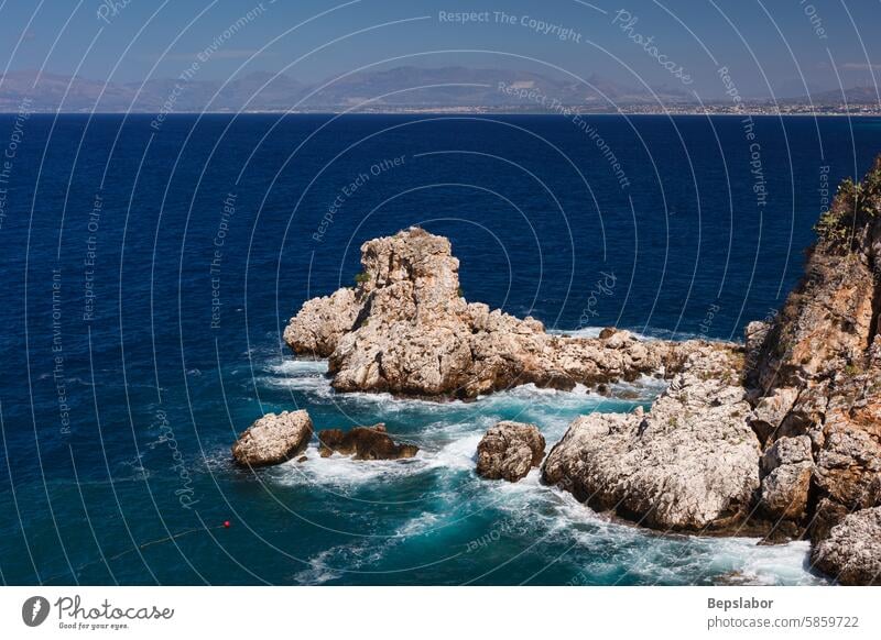 Paradiesische Meeresbucht mit azurblauem Wasser, Scopello Meereslandschaft Küstenlinie Italien Mittelmeer Natur Sizilien Urlaub scopello horizontal idyllisch