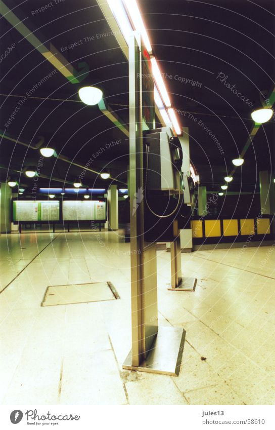 telefon Telefon U-Bahn grün Lampe Licht fließen gelb unter der erde Perspektive Säule