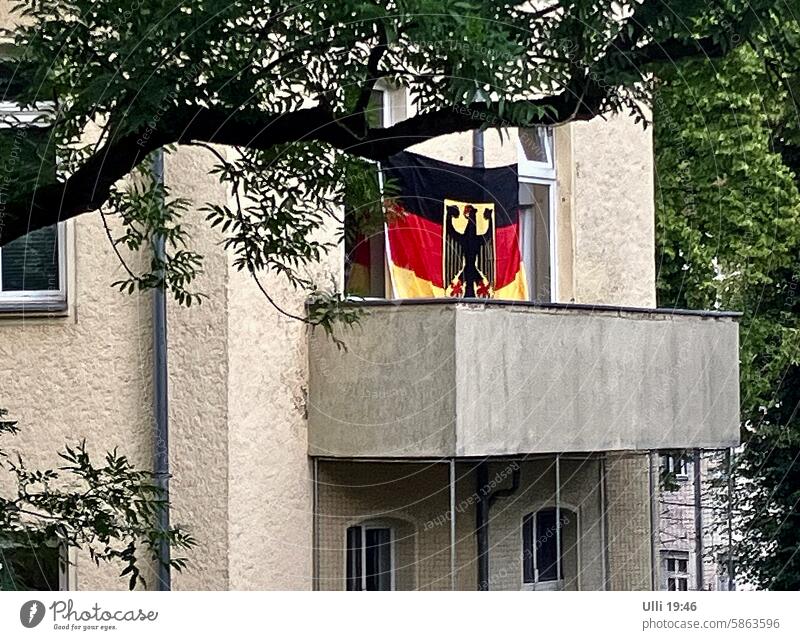 Noch läuft´s mit Schland........ :-D Deutschlandflagge Europameisterschaft Fußballfans EM 2024 Wohnhaus Balkondekoration positive Emotion siegessicher