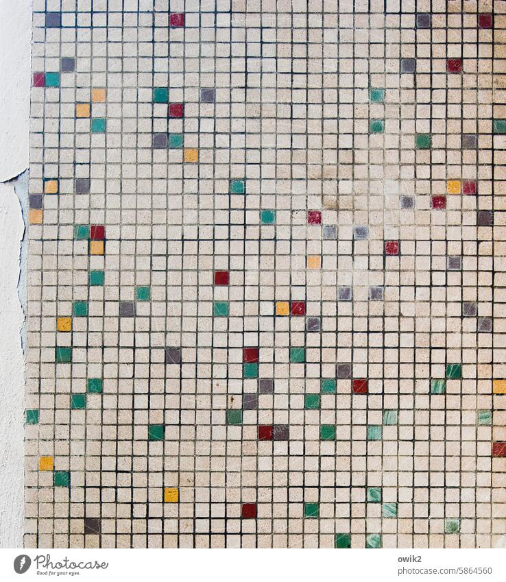 Ausgedünnte Personaldecke Mosaiksteinchen Wand mehrfarbig komplex Konzentration Netzwerk Quadrat mehrere Vereinzelung durcheinander Farbfoto Geometrie
