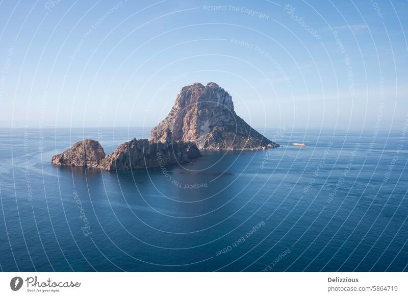 Magischer und legendärer Felsen von Es Vedrà, Ibiza, Spanien reisen MEER Insel winken Himmel Sonnenuntergang Panorama Landschaft Berge u. Gebirge Meer blau