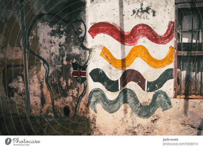 Wandmalerei in Kenia Wandmalereien Straßenkunst Kontinent Flagge Sonnenlicht Schatten verwittert Strukturen & Formen Kreativität Fassade Symbole & Metaphern