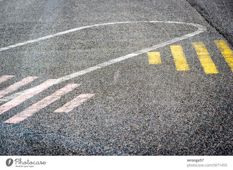 Bodennahe Fahrbahnmarkierungen Markierung Markierungslinien Straßenverkehr Asphalt Verkehr Verkehrswege Orientierung Schilder & Markierungen Straßenmarkierungen