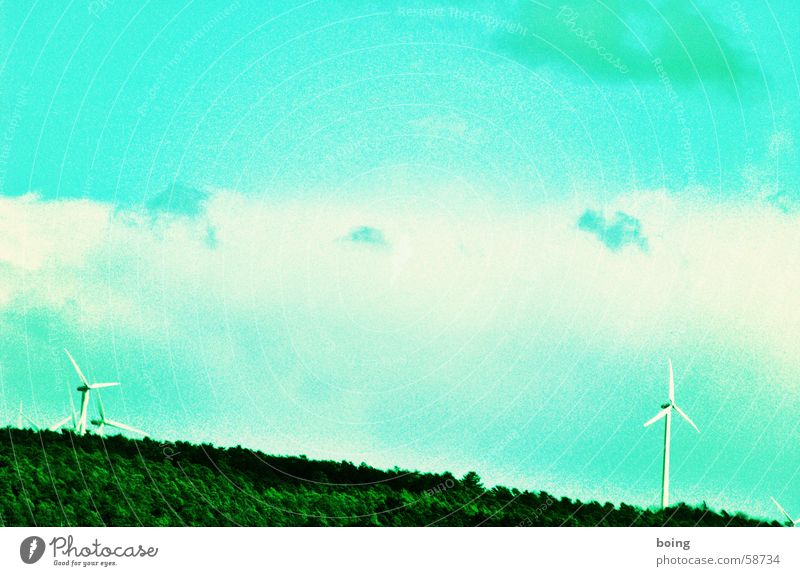 Ökos, die leben hinterm Wald | zwei Windkraftanlage alternativ regenerativ Elektrizität Strommast Erneuerbare Energie Drogerie Farbe Energiewirtschaft polar