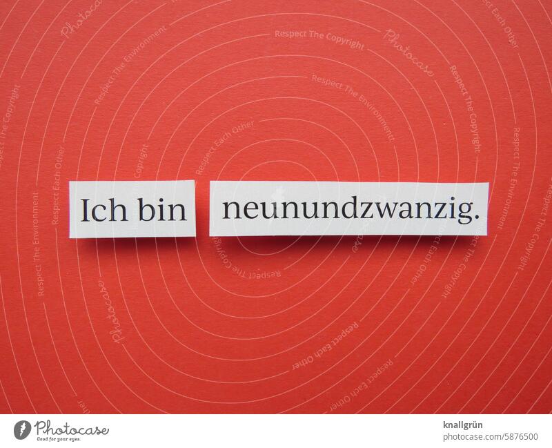 Ich bin neunundzwanzig. jung Alter Text Frau Mitteilung jung bleiben eitel schummeln lügen Lifestyle Buchstaben Wort Satz Schriftzeichen Kommunikation Sprache