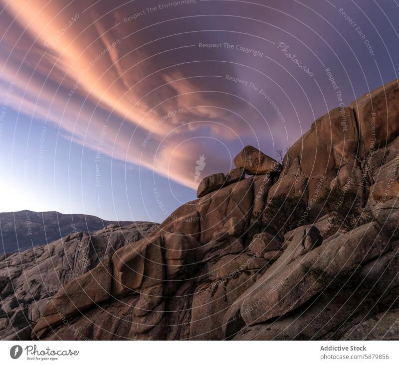 Dämmerungshimmel über der Felslandschaft von La Pedriza Felsen Formation Sonnenuntergang Cloud dramatisch Himmel Landschaft guadarrama Berge u. Gebirge Madrid