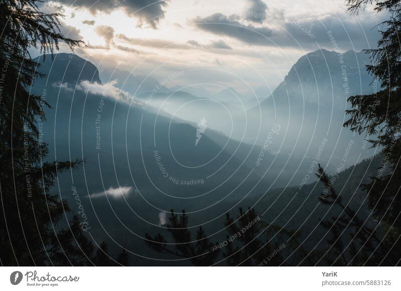 Sonnenaufgang nach Regen Berge gipfel spaziergang wandern dolomiten südtirol italien frei freiheit morgen morgendämmerung allein eisam ruhe ruhig still