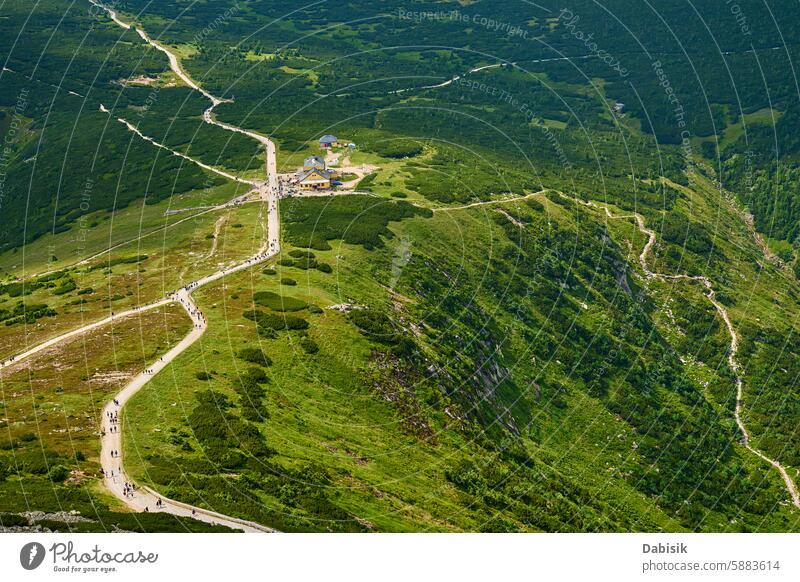 Wanderweg mit Touristen auf dem Sniezka-Berg in Karpacz, Polen Berge Nachlauf Wanderer Lodge wandern Natur Landschaft Trekkingroute reisen sniezka Weg