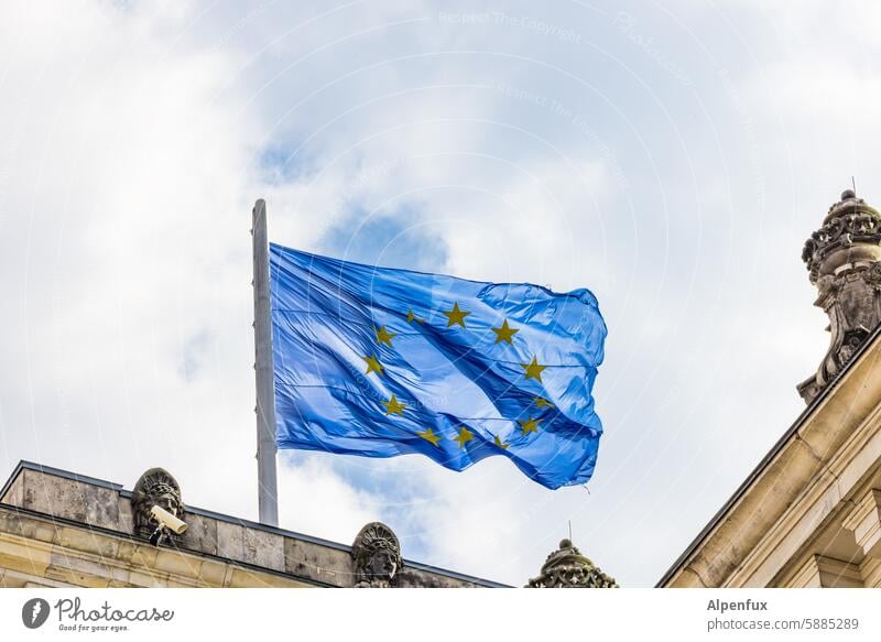 Sternzeichen Europafahne Flagge Europaflagge Politik & Staat Europäische Union Fahne blau Symbole & Metaphern europäisch Wind Fahnenmast EU Zusammenhalt