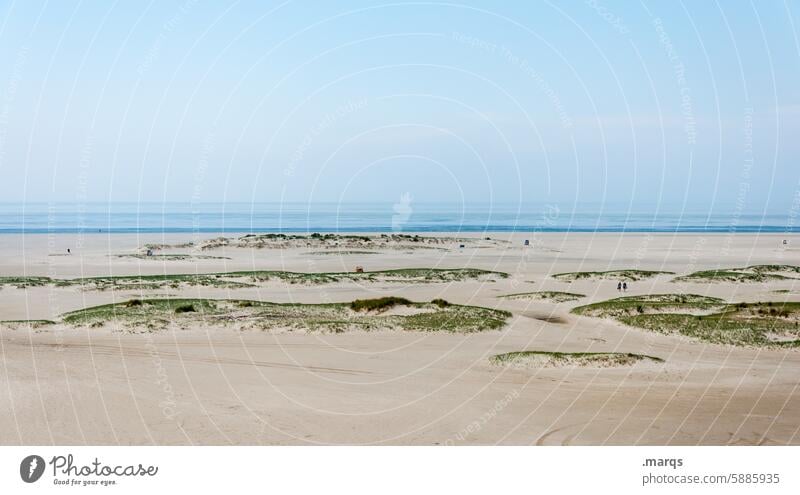 Breiter Strand maritim Nordseeküste Küste Natur Nordfriesland Wattenmeer Landschaft Meer Himmel Ferien & Urlaub & Reisen Amrum Tourismus Sommer Dünen weite Sand