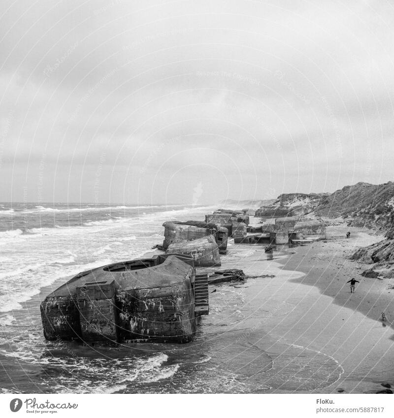 Weltkriegsbunker am Strand - Furreby Kystbatterie bei Løkken in Dänemark Analogfoto analoge fotografie Nordsee Meer Küste Landschaft Urlaub nordisch
