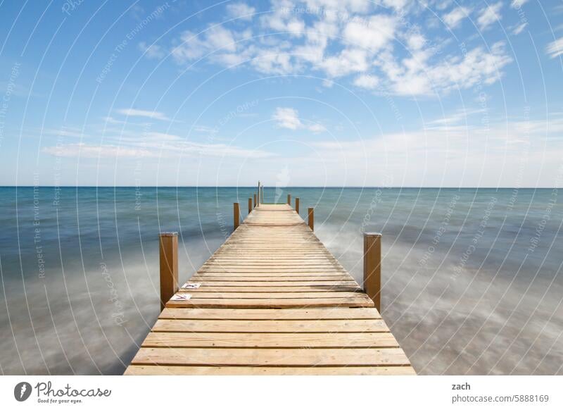 herausspaziert Ostsee Steg Langzeitbelichtung Langzeitbelichtet Meer Horizont Himmel Wasser Küste Natur blau Tag ostseeküste Ostseeküste