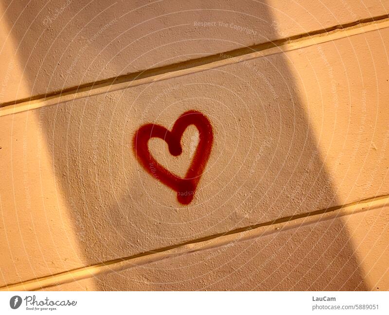 Schieflage - Herz im Schatten schief schräg Liebe Romantik Gefühle Liebesbekundung Liebeserklärung Liebeskummer herzförmig herzlich Symbol Graffiti Verliebtheit