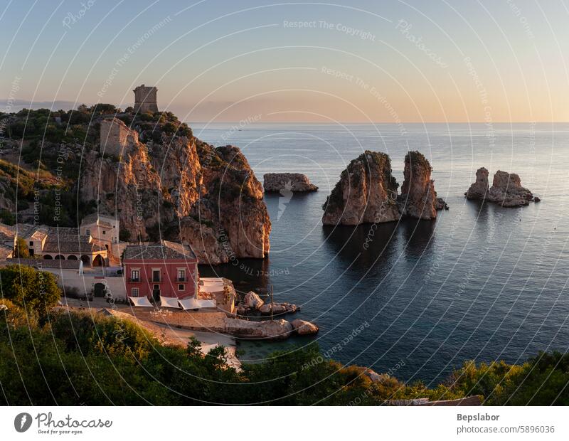 Beeindruckendes Sonnenaufgangspanorama. Tonnara di Scopello, Trapani. Sizilien Italien Feiertag Natur MEER reisen Italienisch scodello Tourismus Sizilianer