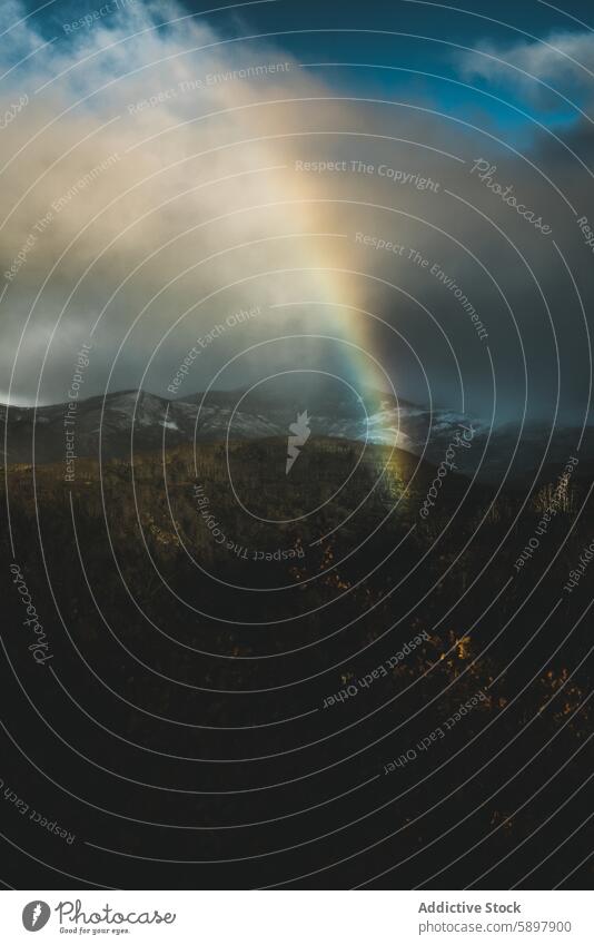 Regenbogen über verschneiten Bergen Berge u. Gebirge palencia curavacas espiguete Schnee Gipfel Unwetter Cloud Landschaft Natur Licht malerisch im Freien Winter