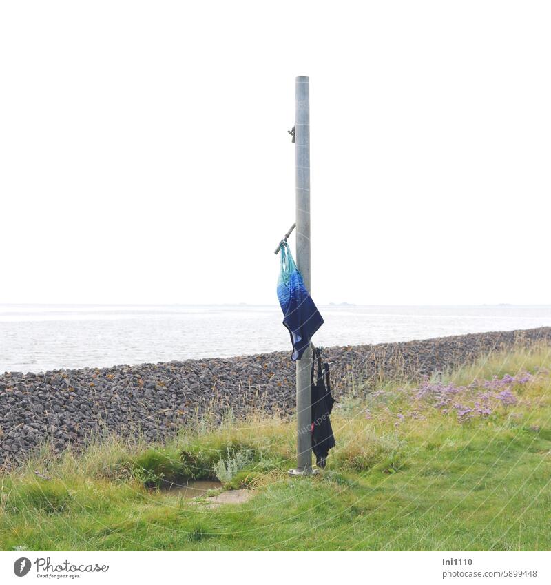 Hallig Gröde | Naturbadestelle nach dem Bad im Meer Sommer Nordsee Wattenmeer Badestelle naturbelassen Steinwall Halligbefestigung Steine Salzwiesen