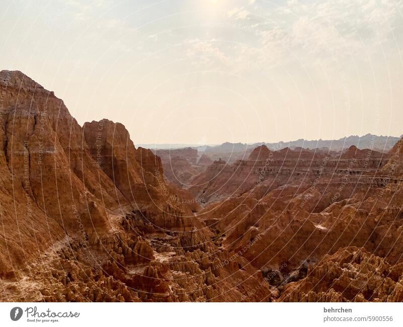 unterwegs in south dakota Fernweh Ferne besonders surreal Natur USA Landschaft Himmel Trockenheit Wüste Berge u. Gebirge badlands South Dakota Amerika