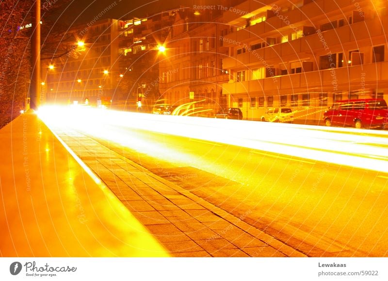 Straße bei Nacht Stadt Nürnberg Licht träumen Langzeitbelichtung