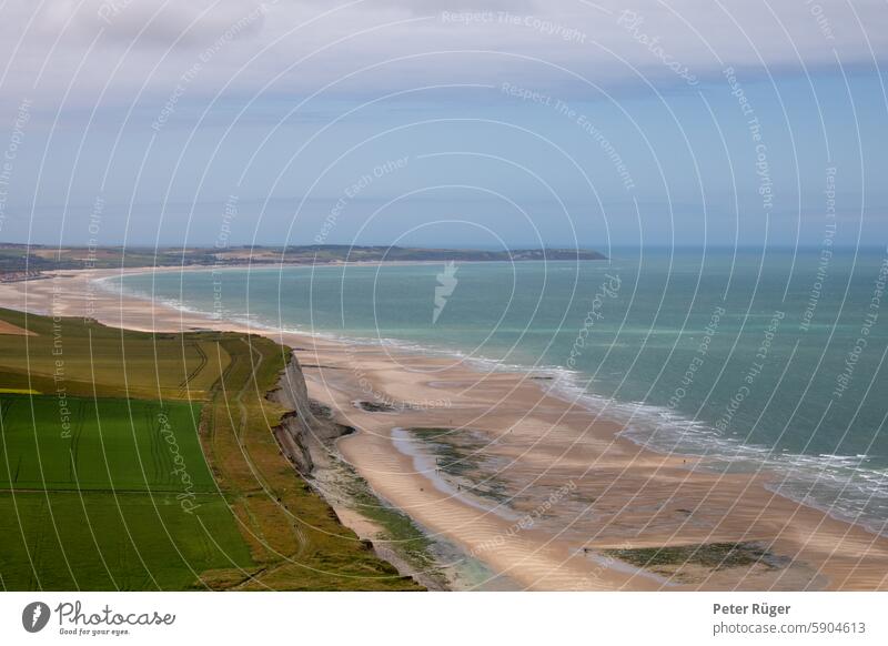 Weiter Blick über eine Küstenlinie cap blanc nez Sangatte cote d'opale Meer Frankreich Farbfoto Landschaft Himmel Tourismus Ferien & Urlaub & Reisen Wolken