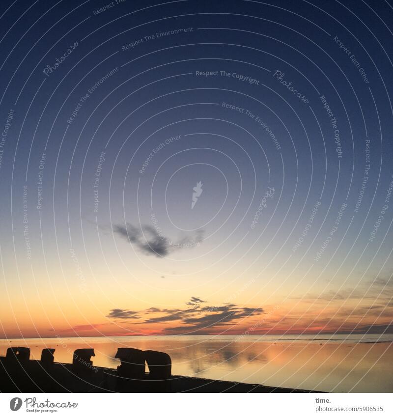 Schlafenszeit Strandkorb Abend Wasser Ostsee Sonnenlicht Reflexion & Spiegelung leuchten nass Sommer Ferien & Urlaub & Reisen Erholung horizont Himmel wolken