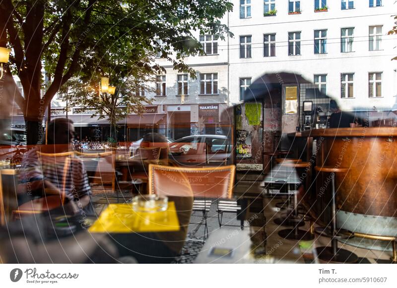 Cafe Bar Schwarz Sauer Prenzlauer Berg Berlin Fenster Reflexion & Spiegelung Café Straße Stadt Hauptstadt Stadtzentrum Altstadt Außenaufnahme Tag Menschenleer