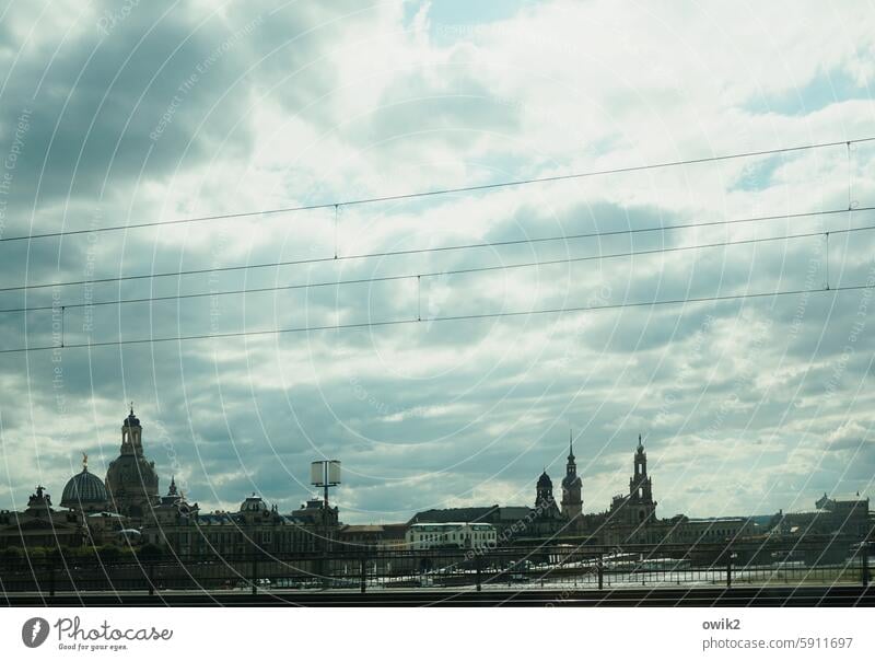 Kein Canaletto-Blick Dresden Skyline Außenaufnahme Sehenswürdigkeit Altstadt Architektur Silhouette Gebäude Berühmte Bauten Landeshauptstadt Stadtzentrum