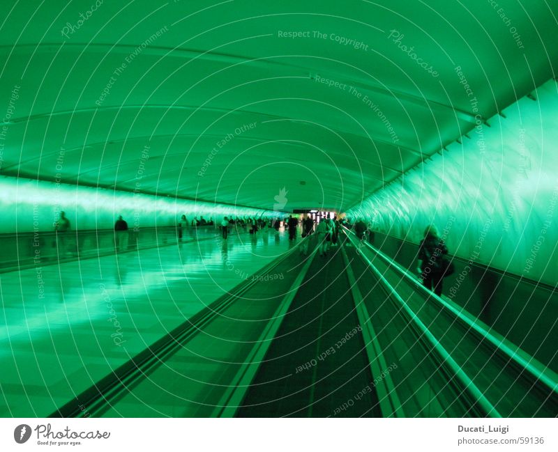 ray_tunnel Licht Tunnel Strahlung Zukunft grün Neonlicht Laufband Rolltreppe Geschwindigkeit Eile Stimmung Perspektive space Reaktionen u. Effekte Mensch Stadt