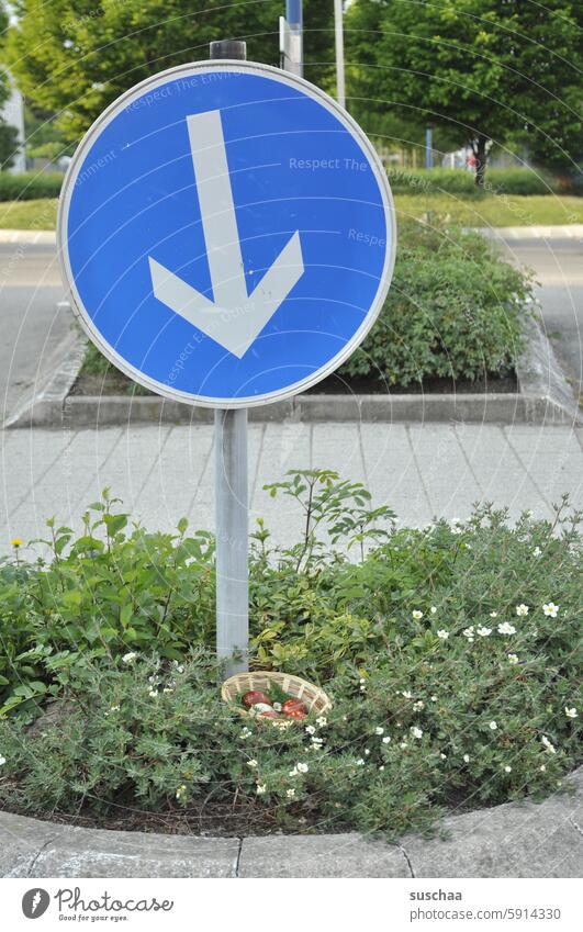 bald wieder: ostereier suchen Verkehrsschild Pfeil Verkehrsinsel Schilder & Markierungen Hinweisschild Richtung Ostern Osterkörbchen Ostereier verstecken