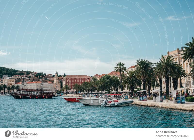 Strandpromenade von Split, Kroatien Riva adriatisch Kroatisch diocletianisch Küste Großstadt MEER Spazierweg Jachthafen Dalmatien Stadt reisen Tourist Stadtbild