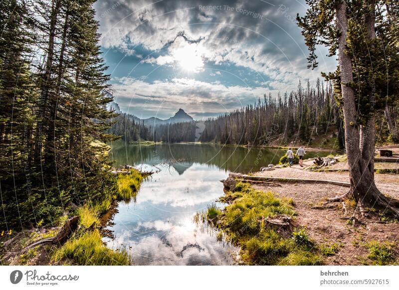 märchenwelt Reflexion & Spiegelung weite Bergsee beeindruckend Ferne Fernweh besonders Natur Ferien & Urlaub & Reisen fantastisch Wald Landschaft