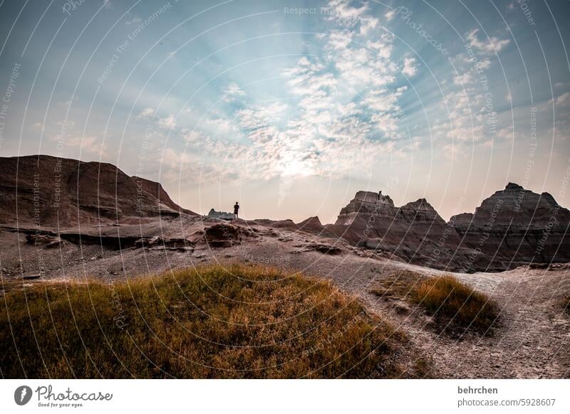 badlands Fernweh Ferne besonders surreal Natur USA Ferien & Urlaub & Reisen Landschaft Himmel Trockenheit Wüste Berge u. Gebirge South Dakota Amerika Gegenlicht