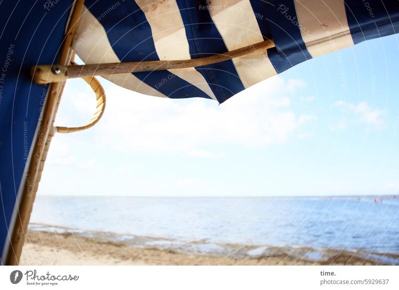 Chill Area Strand Sand Küste Schatten Sonnenlicht Sommer Natur Sandstrand Erholung Ostsee Meer Strandkorb Schutz Ferien & Urlaub & Reisen Himmel Sommerwind