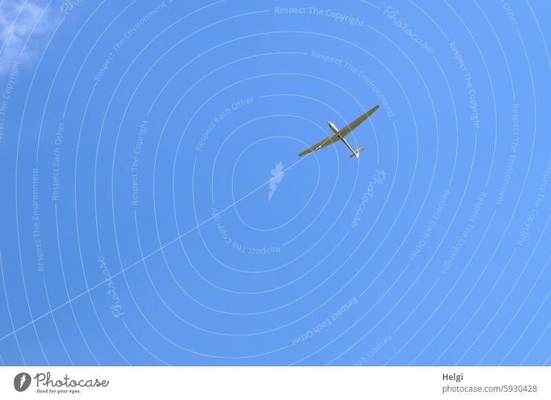 Abflug ... bis zum Wiedersehen auf dem Lightdeck Segelflugzeug Segelflieger fliegen Himmel schönes Wetter blau Seil hochziehen Luftverkehr Segelfliegen