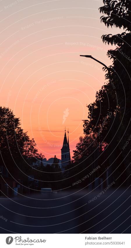 Friedhofskirche Sankt Salvator und Sebastian Weilheim in Oberbayern Kirche Weilheim-Schongau Pfaffenwinkel Sonnenuntergang Deutschland