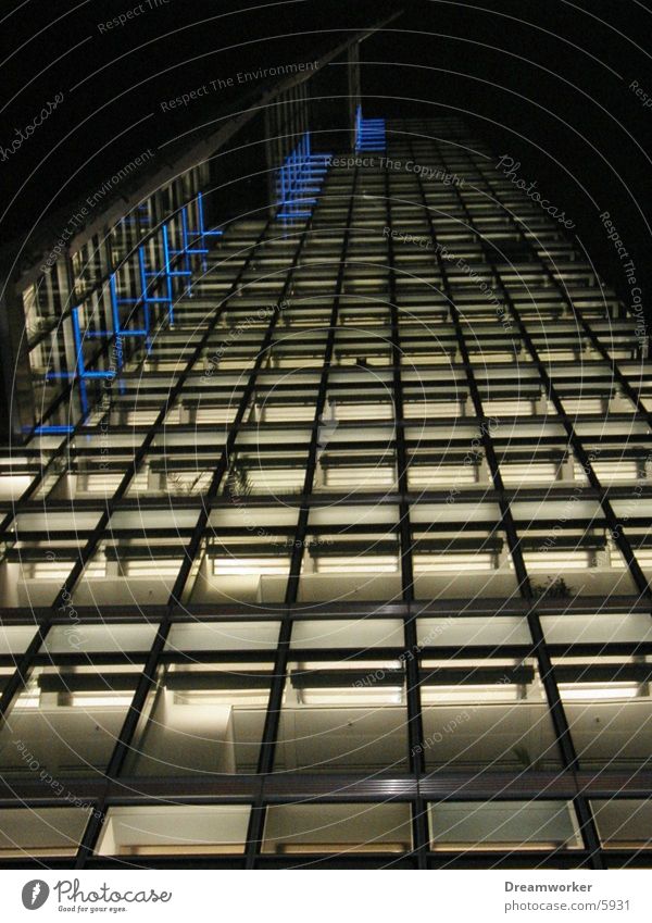 Blick nach oben Fassade Architektur Potsdamer Platz db Berlin Licht Hochhaus Glas