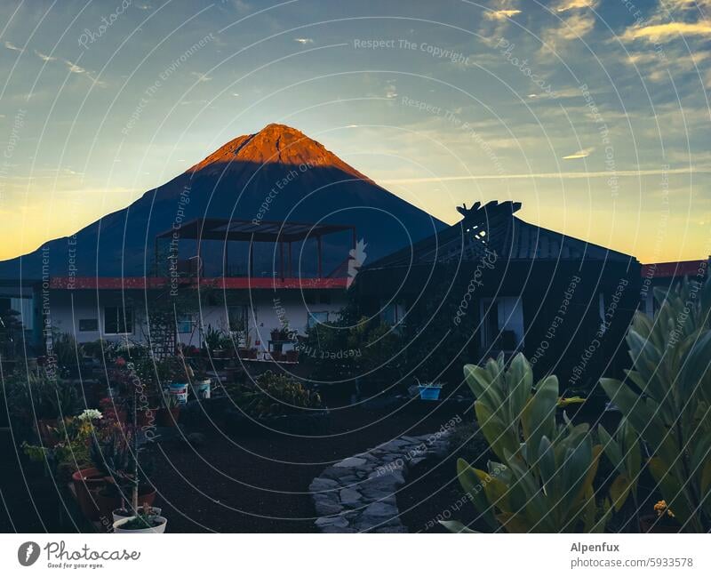 UNtergangsszenario Vulkan Sonnenuntergang letztes Licht Abend Außenaufnahme Berge u. Gebirge Sonnenlicht Dämmerung Landschaft Farbfoto Vulkaninsel Cabo Verde