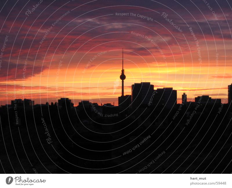 skyline rosa Wolken zart weich hart Alexanderplatz dunkel Nacht Skyline Berlin romantic heaven cloud clouds romatik Himmel sanft contrast Kontrast tv tower