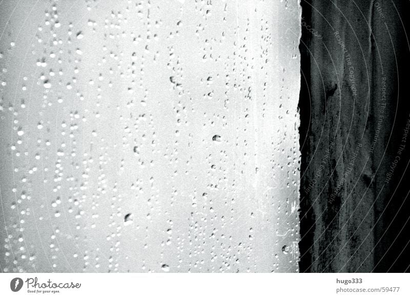 Aprilwetter Fenster Wassertropfen Raum Fensterputzen unklar Fensterscheibe Rahmen Wetter Regen window drip water water drops frame weather outside