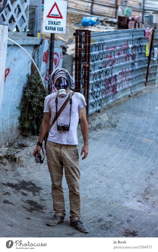 Gezi Park Demonstrant Gasmaske Fotograf Dokumentatorin maskulin Junger Mann Jugendliche Erwachsene Leben 1 Mensch 18-30 Jahre Istanbul Türkei Europa Kleinstadt